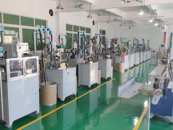 قاعة المعارض Zhenyu - عرض مركزي لمنتجات آلات السوستة